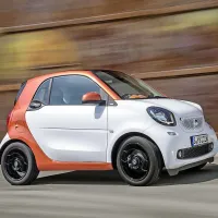 Smart fortwo v dolžino meri zgolj 2,69 metra, za “obrat” pa potrebuje slabih sedem metrov 