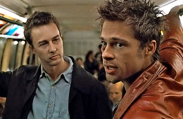 Brad Pitt in Edward Norton v filmski različici Kluba golih pesti