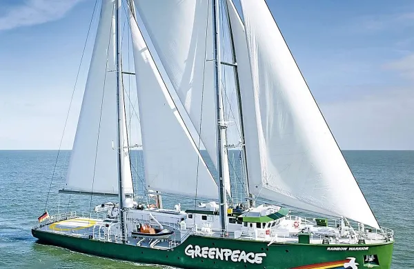 Obiskovalci si bodo “zeleno” jadrnico Rainbow Warrior  lahko ogledali  jutri popoldne in v soboto