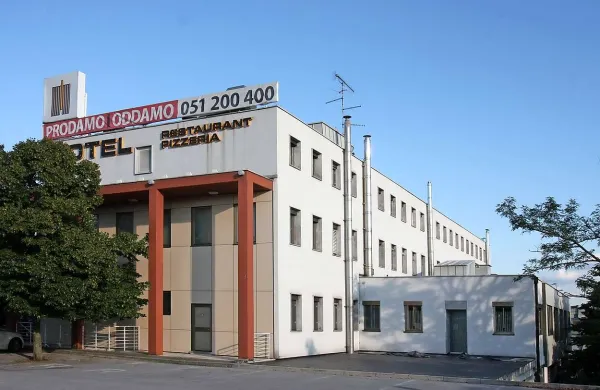 Kljub vsem pogojem za uspeh je hotel brez življenja že leto in pol