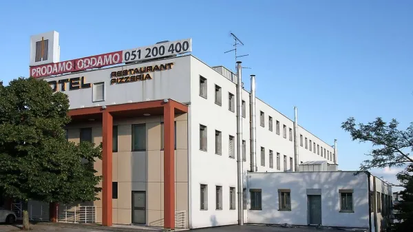 Kljub vsem pogojem za uspeh je hotel brez življenja že leto in pol