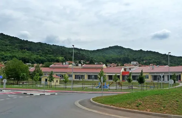 Vrtec Lehte v Sežani gre v notarsko prodajo. Občine Sežana to ne skrbi, ker naj bi pristal v lasti Abanke, s katero se je že dogovorila za nižjo najemnino.
