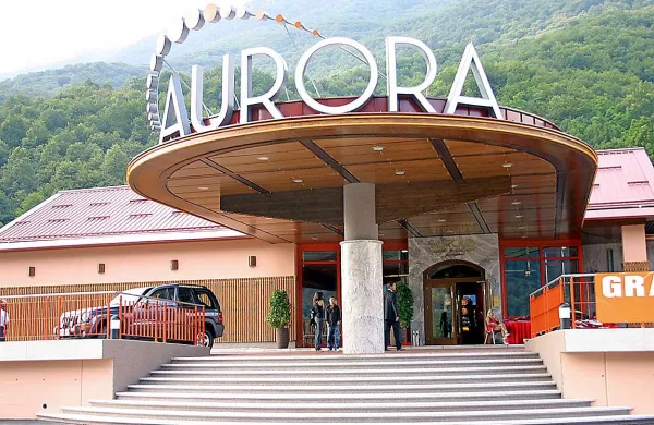 Auroro bi pripojili k Hitu