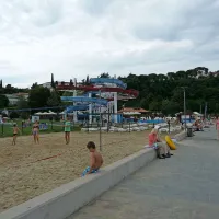 Tobogan je spet odprt, igrala pa so premestili v senco borovcev