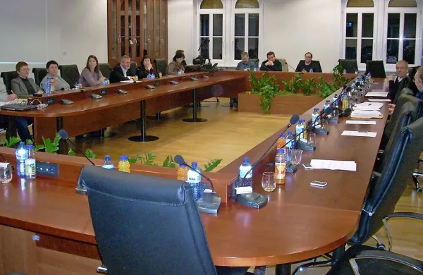Prazni svetniški stoli: slika, ki je v bistriški sejni dvorani letos zelo pogosta, se je ponovila tudi v četrtek. Zato ostaja občina še naprej brez letošnjega proračuna.