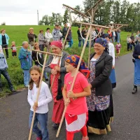 Okrnjen a prisrčen sprevod koscev in grabic 