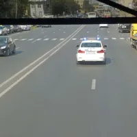 Policijski BMW je koprski delegaciji relativno uspešno utiral  pot skozi občasno kaotičen promet
