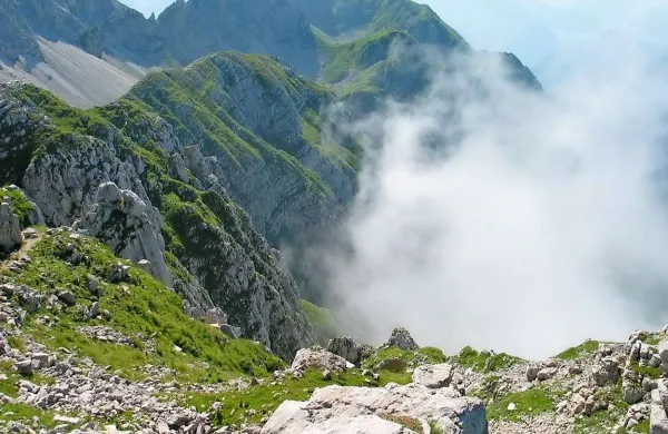  Včeraj popoldne se je zgodila gorska nesreča nad planino Zaprikraj