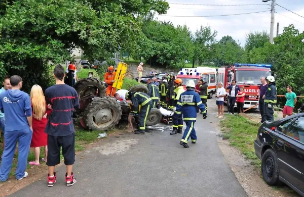 Traktor  pod seboj stisnil domačina