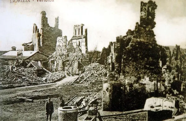 Prva svetovna vojna je tudi na Primorskem marsikje pustila razdejanje. Prizor na fotografiji je iz Vrtojbe.