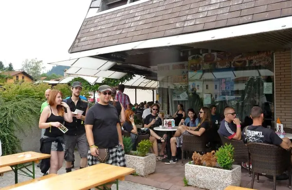 Metalci zapolnijo turistične postelje in lokale