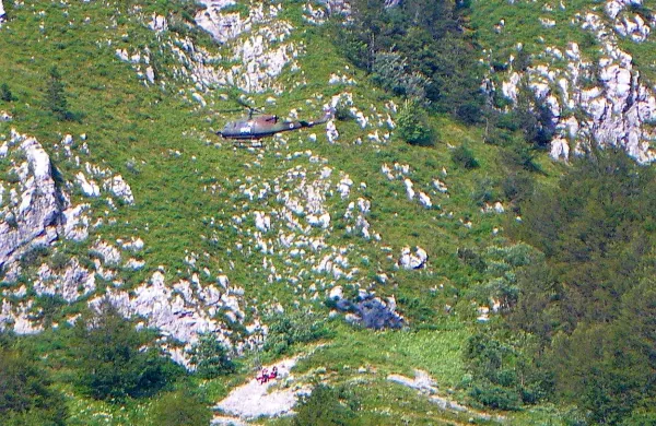 Ko so se  reševalci izkrcali iz helikopterja in prišli do nesrečnega Čeha, so ugotovili, da mu ni več pomoči