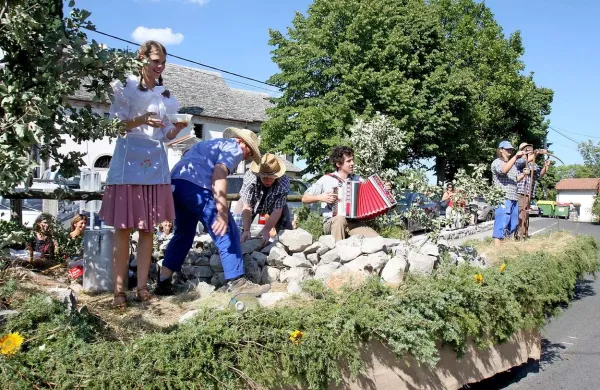 Osrednji dogodek praznika bo tudi letos povorka kmečkih vozov, kjer bodo na ogled tradicionalna, že pozabljena kmečka opravila in utrip podeželja po starem