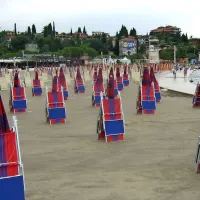 Včerajšnji pogled na prazno portoroško plažo