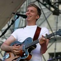 George Ezra je presenetil z nesluteno silovitostjo