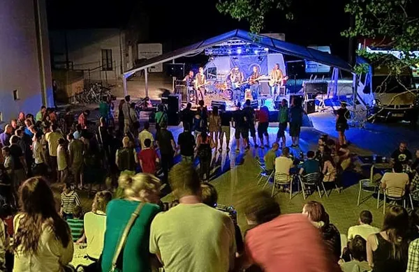 V Ajdovščino se vračajo petkovi koncertni večeri 