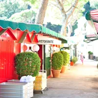 Barvite restavracije ob plaži