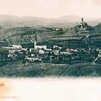 Razglednica panorame Ilirske Bistrice je ena najstarejših iz Rojčeve zbirke, saj nosi datum 1902, posnel pa jo je tedaj znani fotograf Jerkič iz Gorice. Slika je posneta z vzpetine nad Bistrico, kjer so pozneje Italijani zgradili velike vojašnice. S 