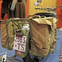 Ta  motor se je, kljub častitljivi starosti, star je približno 70 let, v Lipico pripeljal iz Trsta
