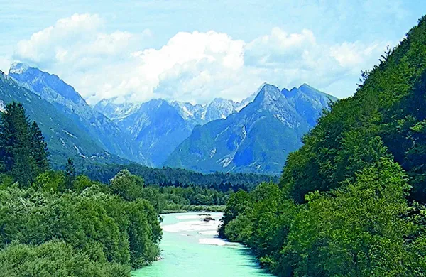 Na Bovškem se je danes poškodovala planinka