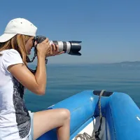 Tako Ana Hace iz društva Morigenos fotografira delfine, predvsem njihove hrbtne plavuti, po katerih jih prepoznajo  