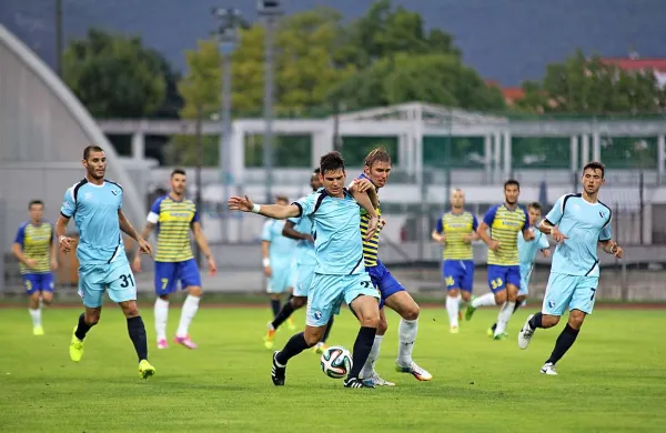 Koprčani (v rumeno modrih dresih) so še tretjič zapored ugnali Novogoričane 