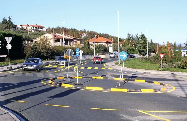 Včeraj okoli 20.30  se je pri Šmarjah zgodila hujša prometna nesreča