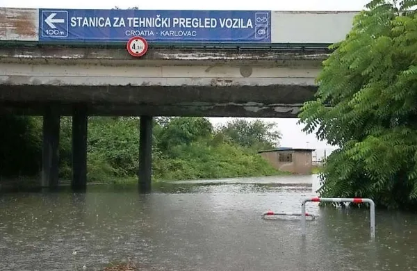 Močno neurje poplavilo Karlovac