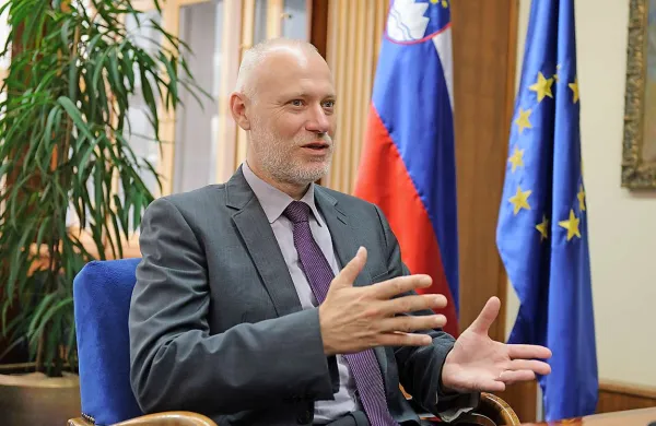 Novi predsednik DZ Milan Brglez pred petkom ne pričakuje ustanovitve vseh, možno je celo, da poslanska skupina SDS do roka ne bo ustanovljena, je dejal.