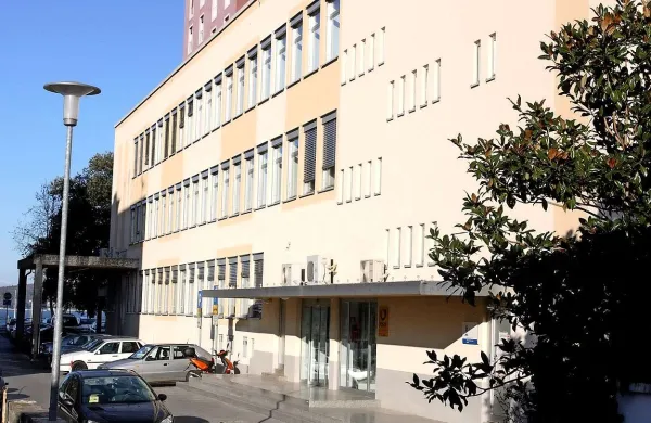 Trije dodiplomski študenti Fakultete za matematiko, naravoslovje in informacijske tehnologije Univerze na Primorskem so prejeli nagrade na mednarodnem študentskem matematičnem tekmovanju v Blagoevgradu v Bolgariji