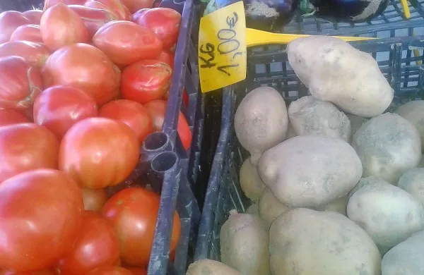 Niti krompirju niti paradižniku s koprske tržnice nič ne manjka