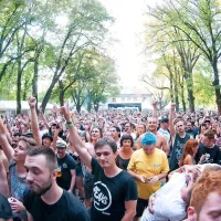 Iztegnjen sredinec  vladajočim