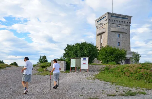 Najbolj obiskana točka v občini je pomnik braniteljem slovenske zemlje na Cerju, od koder se odpira krasen pogled na okolico. Po novem so v njem mogoče tudi poroke. 