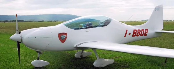 Flamingo s svojo obliko presega razred ultralahkih letal