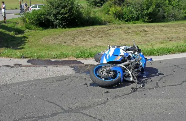  Včeraj še ni bilo jasno, zakaj je traktorist zapeljal pred motorista