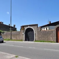 Običajno skozi Solkan   brezbrižno hitimo, ne da bi se ozrli naokrog in se kdaj pa kdaj posvetili tudi  številnim znamenitostim in drugim posebnostim, ki ga odlikujejo