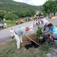 Vas z dvema vodovodoma