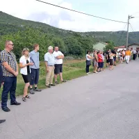 Vas z dvema vodovodoma
