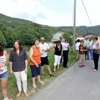 Vas z dvema vodovodoma