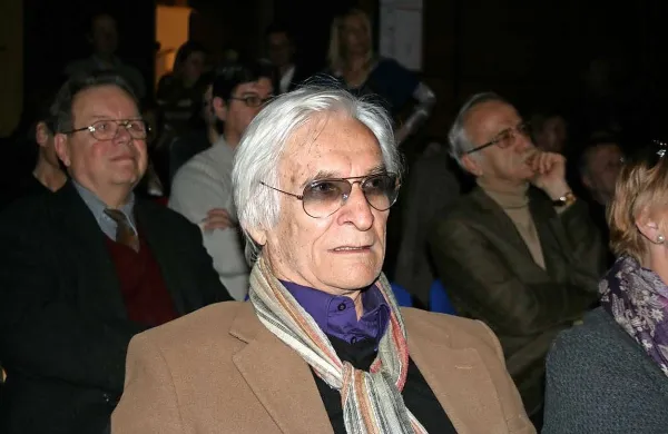 Poslovil se je pevec Nino Robič