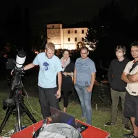  Luna je premočno svetila, utrinki na nebu so bili očem skriti