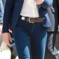 Kate Middleton navdušuje tudi v preprostih kavbojkah