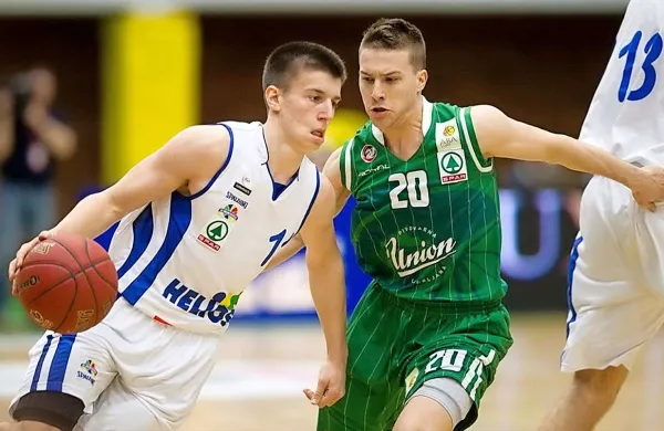 Matic Rebec (z žogo) - razpet med Heliosom in Union Olimpijo