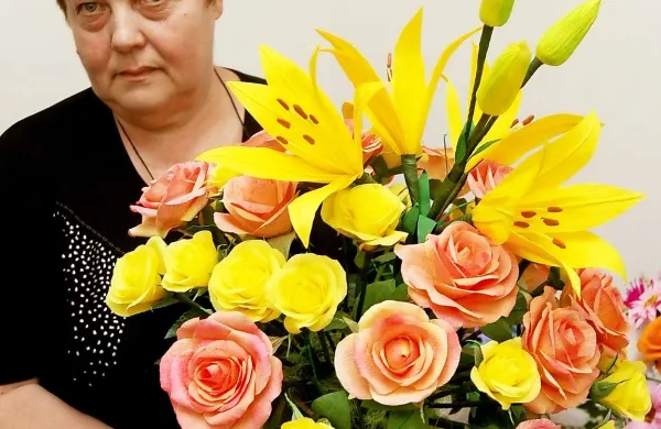 S svojo prvo razstavo rož iz krep papirja je Marica Rupnik navdušila 