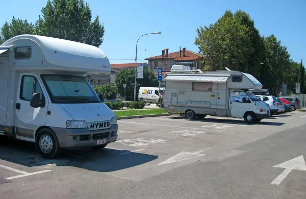 Med kamperji se je uveljavilo tudi postajališče v Izoli