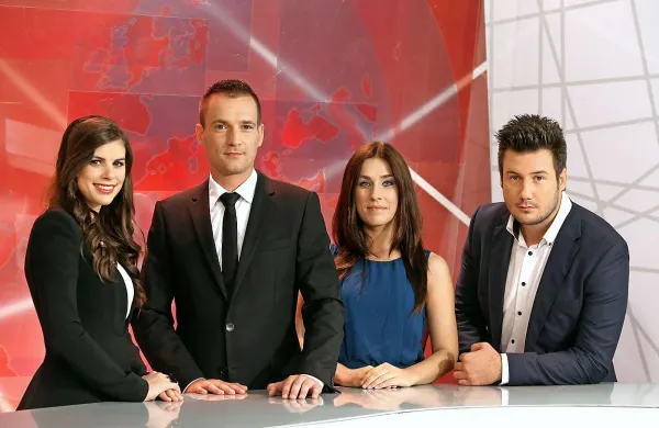  V novi  ekipi informativne oddaje Svet na Kanalu A so (z leve) Živa Ivačič, Miha Orešnik, Sanja Hrgota in  novinarska moč iz Kopra - Jaka Vran