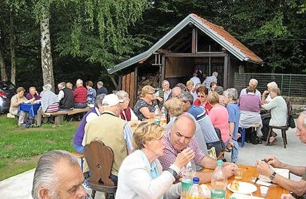Številno članstvo ilirskobistriškega društva invalidov se je udeležilo tradicionalnega piknika pri lovski koči na Pavlici