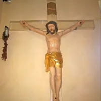 Razpelo križanega Jezusa so restavratorji Crme obnovili že leta 2002 in  je zdaj postavljeno v prezbiteriju pregarske cerkve