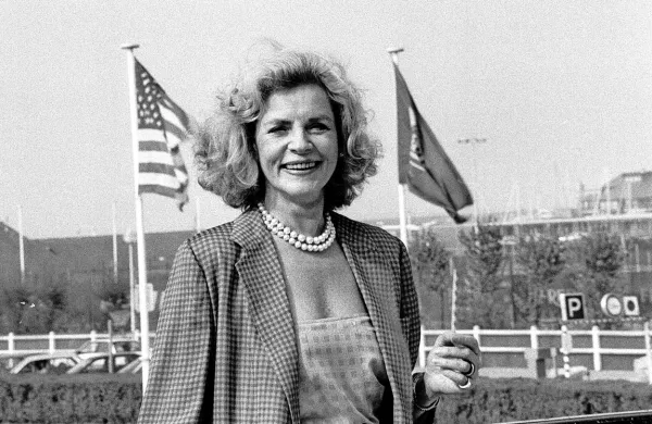  V torek je v New Yorku zaradi kapi umrla 89-letna legendarna filmska igralka Lauren Bacall