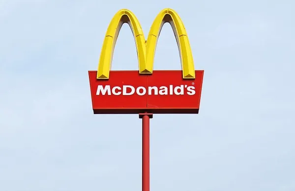 Restavracije s hitro hrano McDonalds v Donecku na vzhodu Ukrajine, v katerem imajo oblast trenutno proruski uporniki, bodo spremenili v ljudske kuhinje za najrevnejše prebivalce